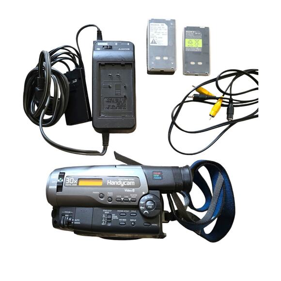 Sony Handycam Video 8 CCD-TR86 30x Digital Zoom UNTESTED FOR PARTS ONLY - Picture 2 of 8